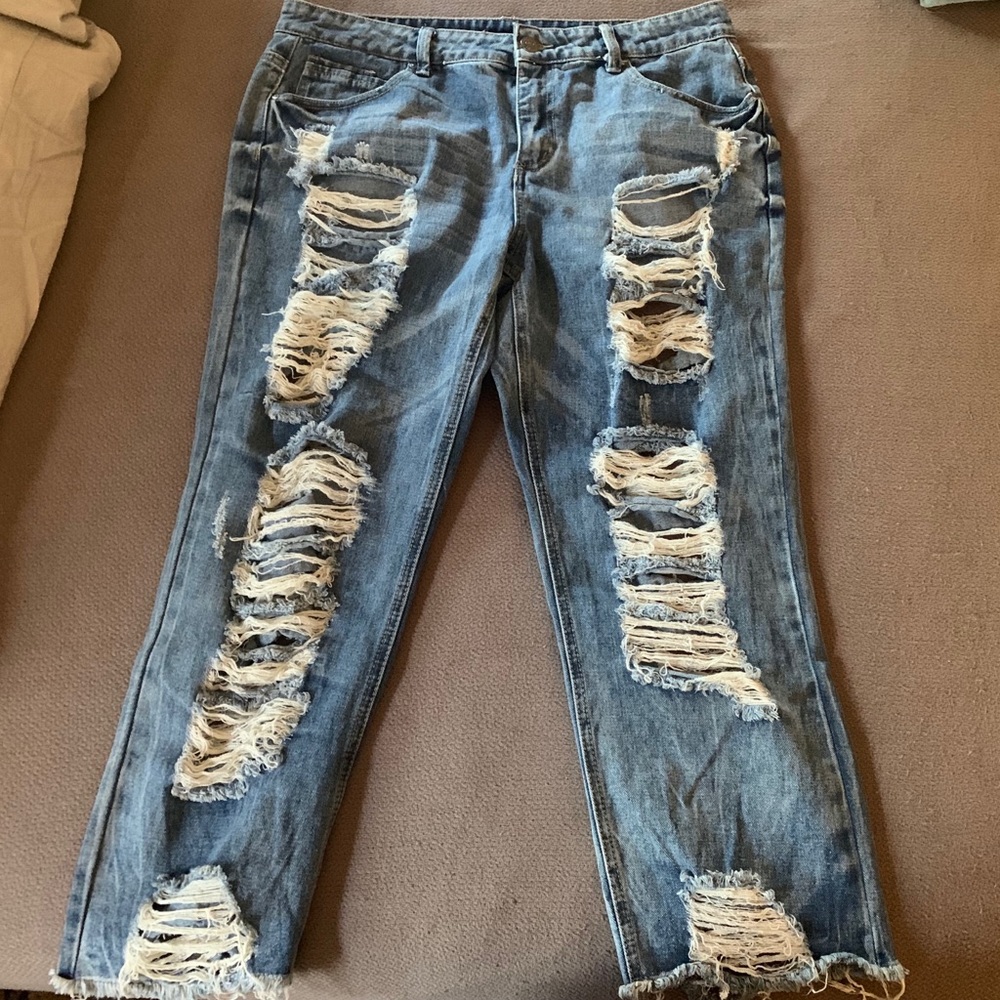 SUPER DISTRESSED JEANS